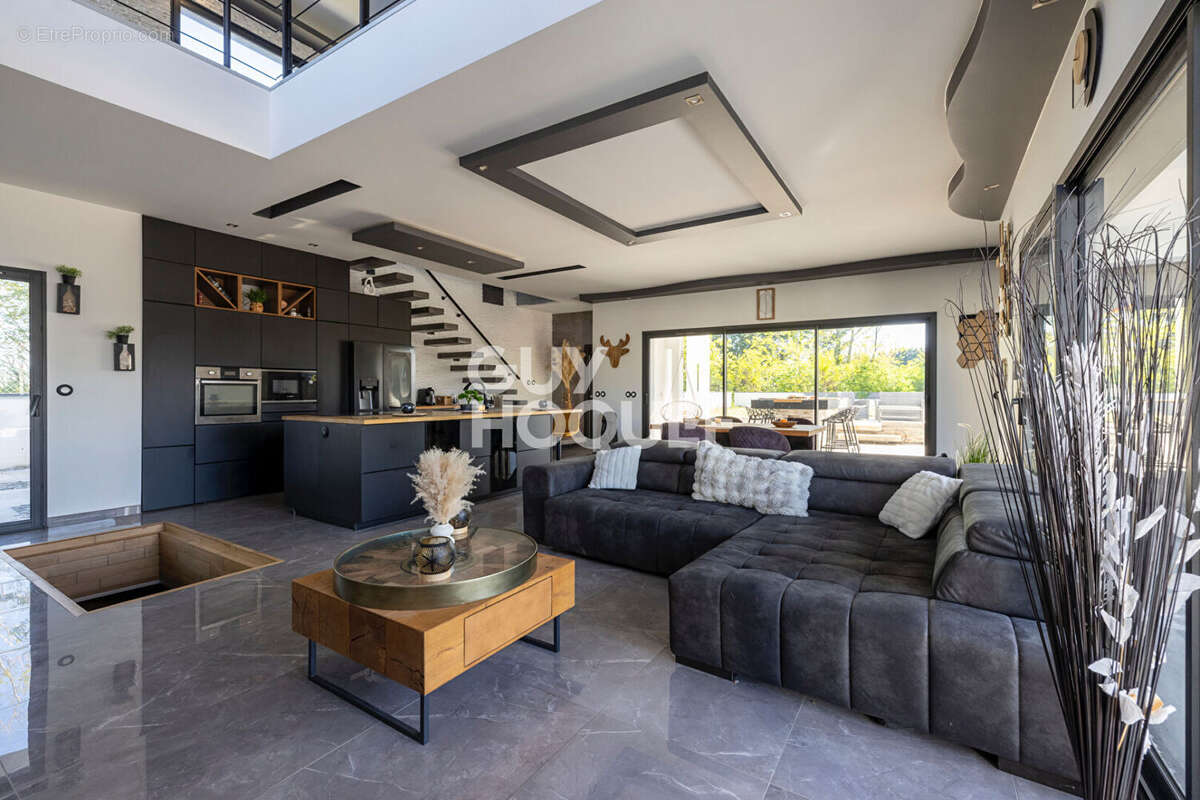 Villa de 210m² à Cellule - photo 4
