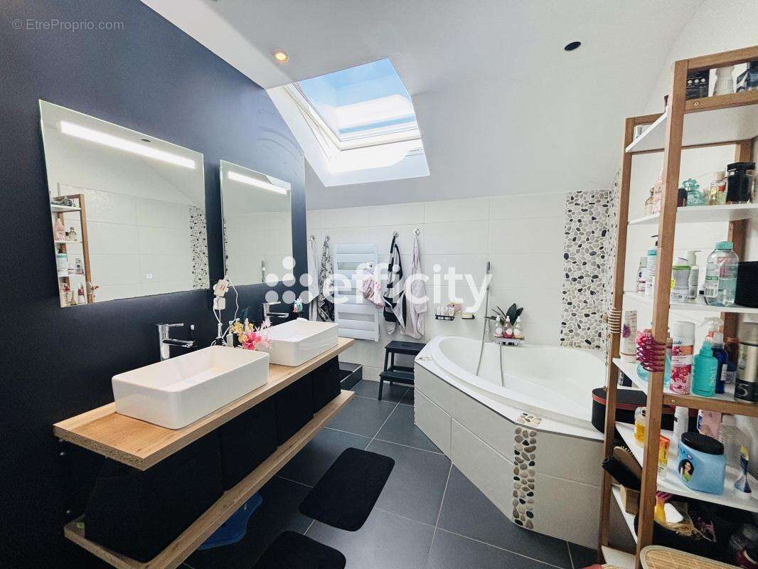Maison 94 m² à Montagny-Les-Lanches  - photo 12