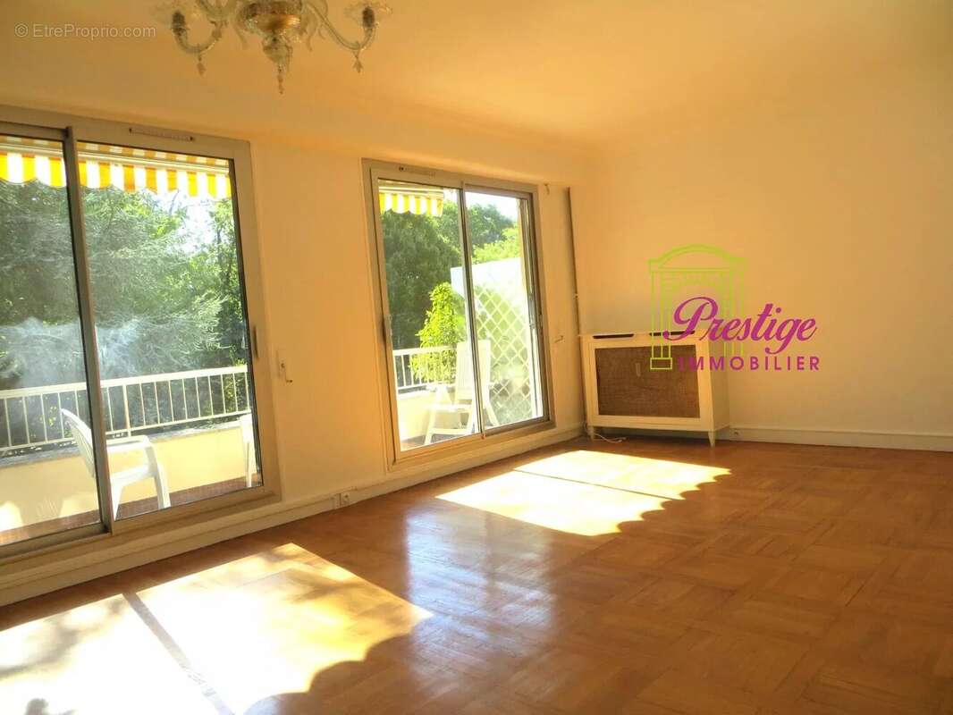 Appartement à LE MESNIL-LE-ROI