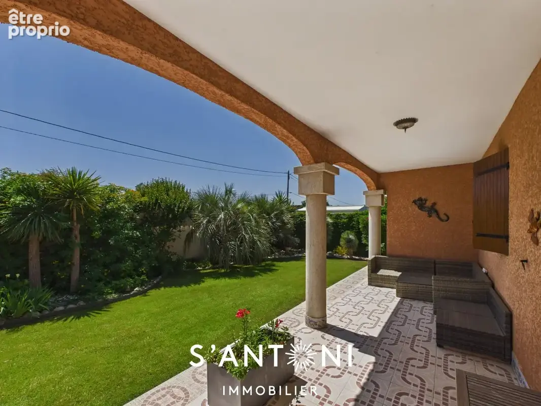 Sauvian  propriété de caractère de plus de 250 m² habitables  terrain de 970 m²  piscine, garage, atelier  dpe a/a - photo 3