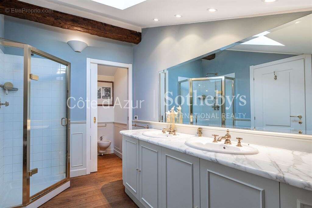 Appartement à ROQUEBRUNE-CAP-MARTIN