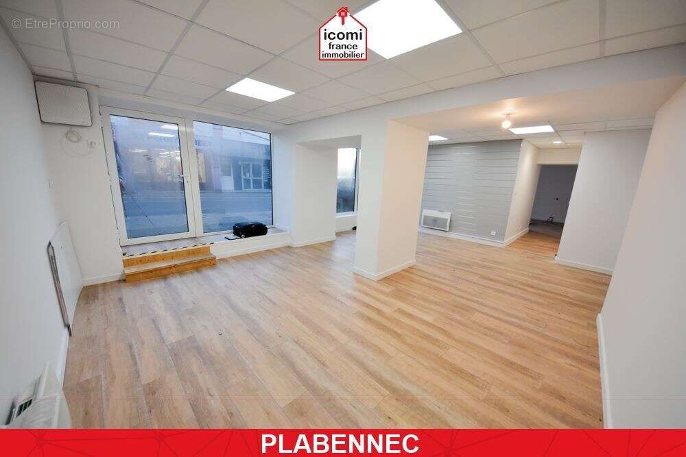 Finistere - plabennec (29860) - a vendre - local commercial 54m² avec locataire en place - 3 pieces - bon emplacement au bourg - - photo 2