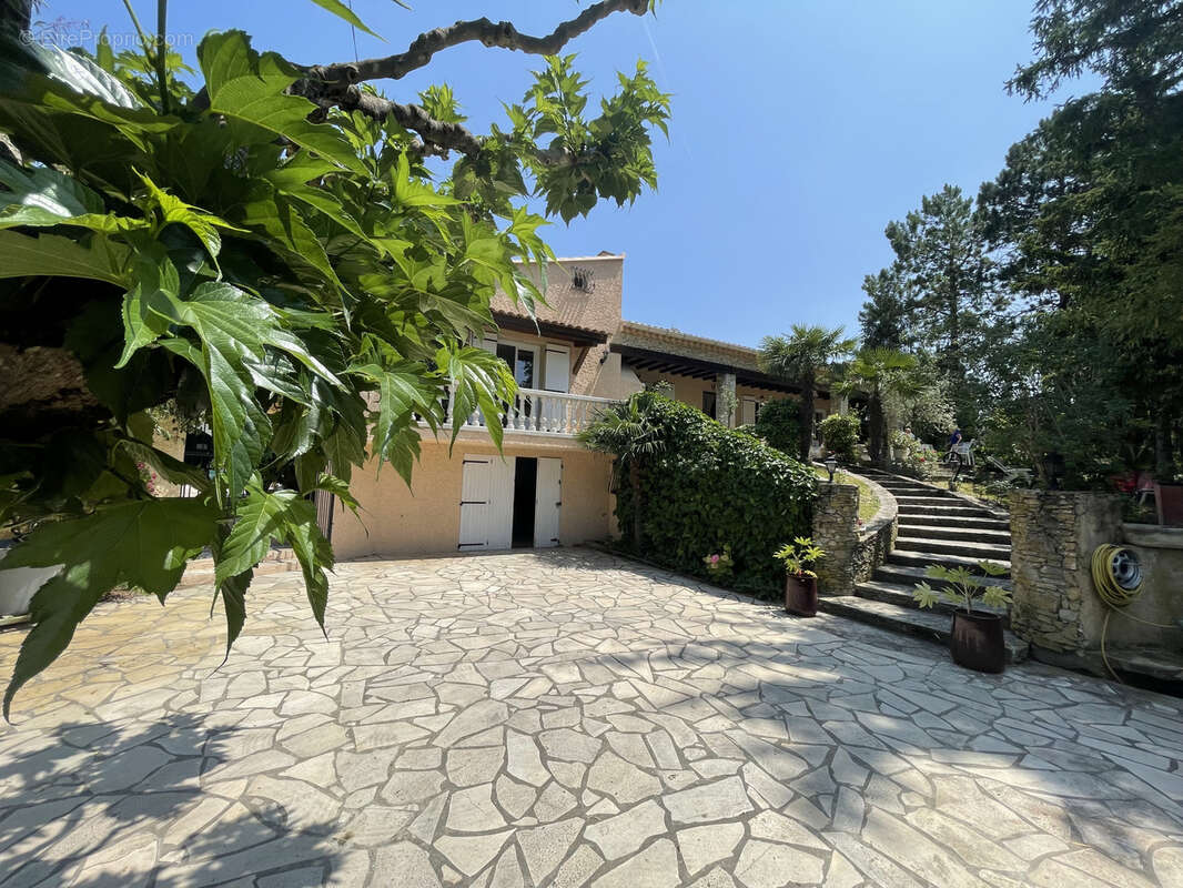 Maison à VAISON-LA-ROMAINE