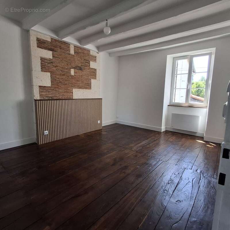 Maison 73 m² à Chasseneuil-Sur-Bonnieure  - photo 7