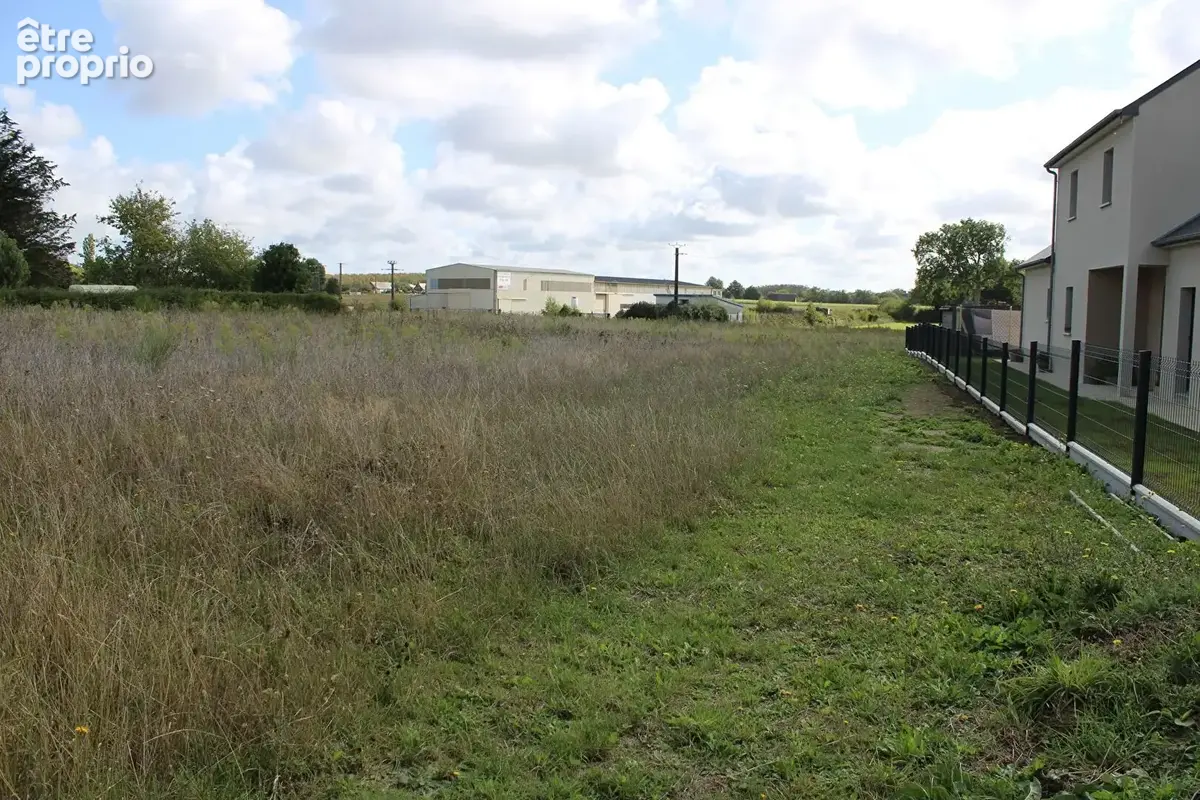 A Bais, proche du bourg, grand terrain constructible de 1 735 m² - photo 3