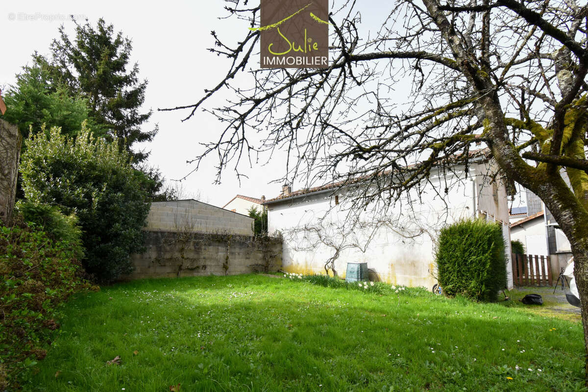 Maison à LA FORET-SUR-SEVRE