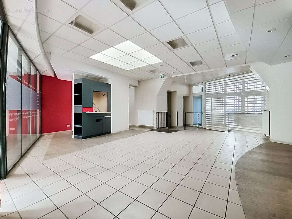 Local commercial Condé-Sur-L'Escaut 215 m2 - photo 2