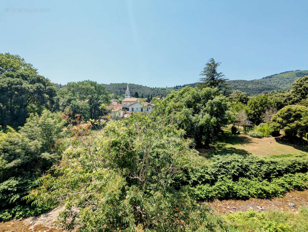 Appartement à LAMALOU-LES-BAINS