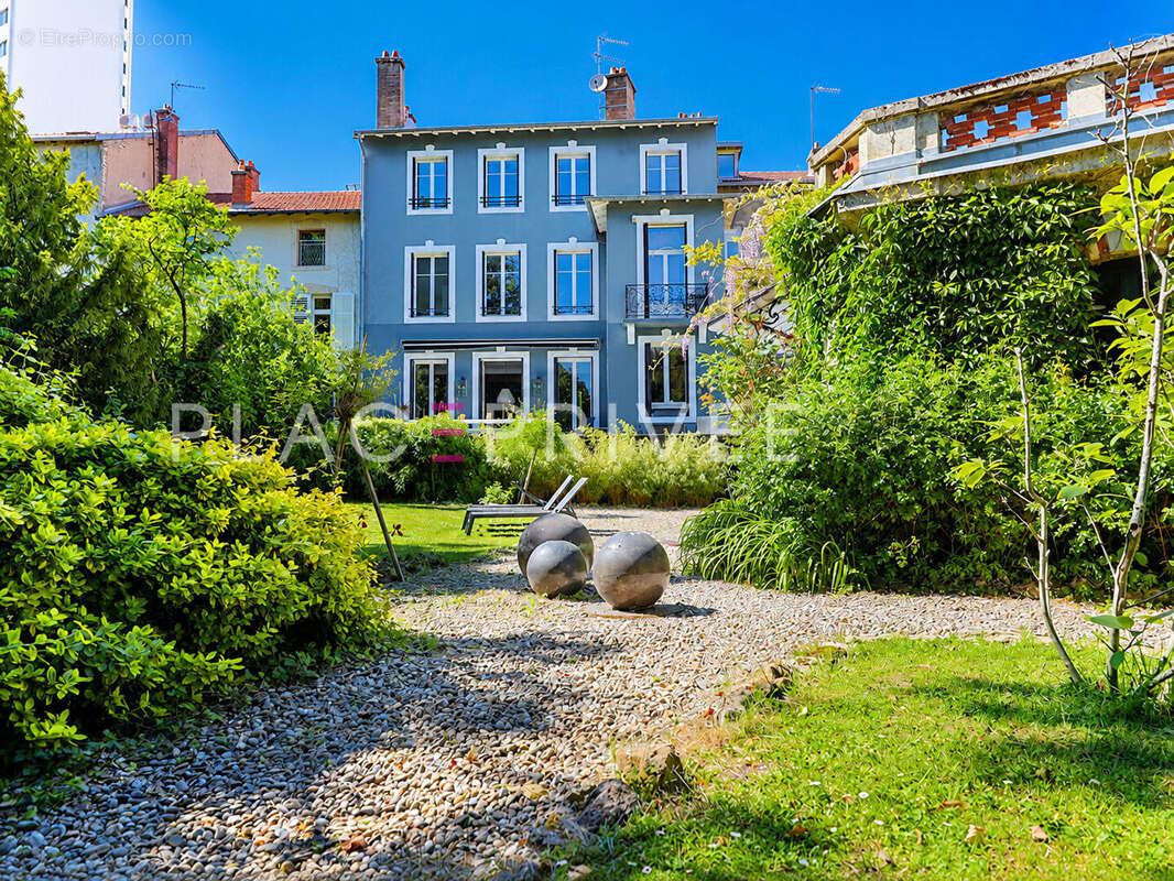Maison Art Nouveau avec jardin et piscine - photo 3