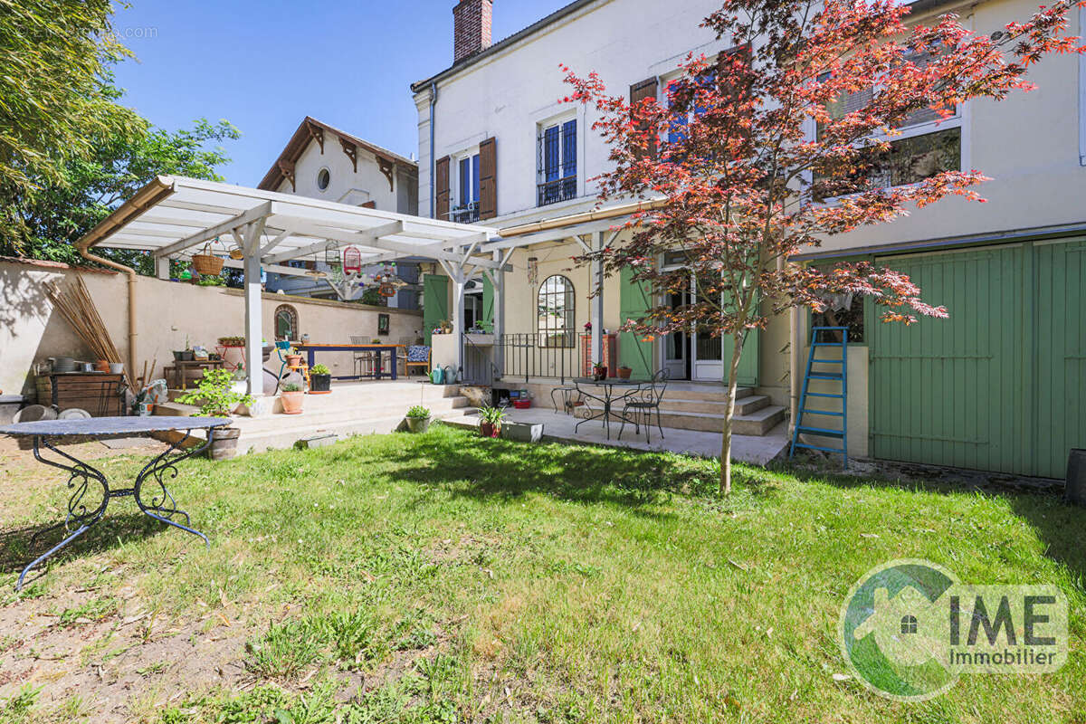 Maison à SAVIGNY-SUR-ORGE