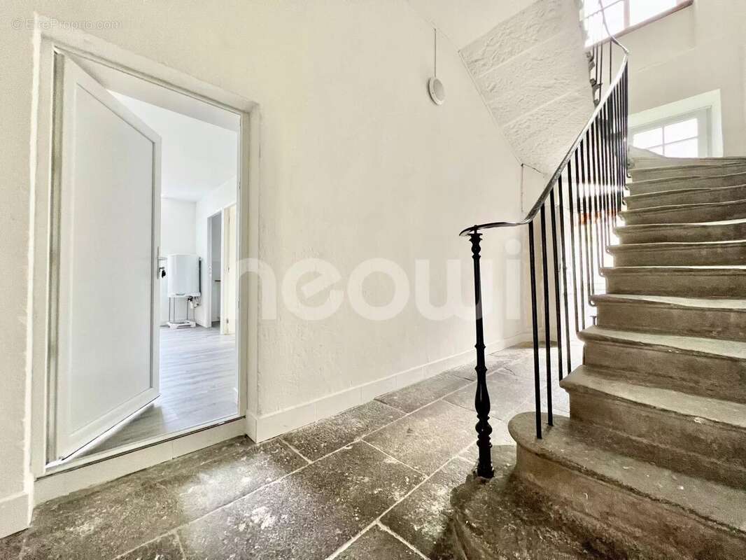 Appartement à COMBRONDE