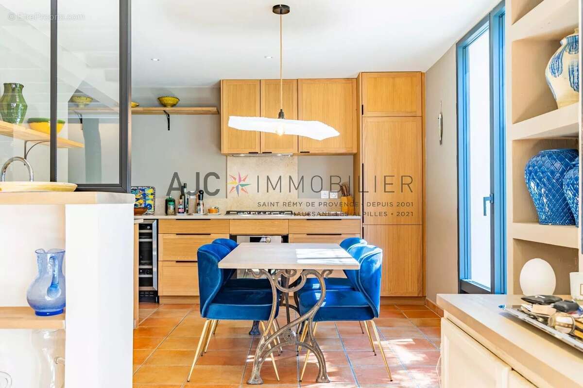 Saint-Rémy-de-Provence – À pied du centre, une maison rénovée au charme de la campagne - photo 6