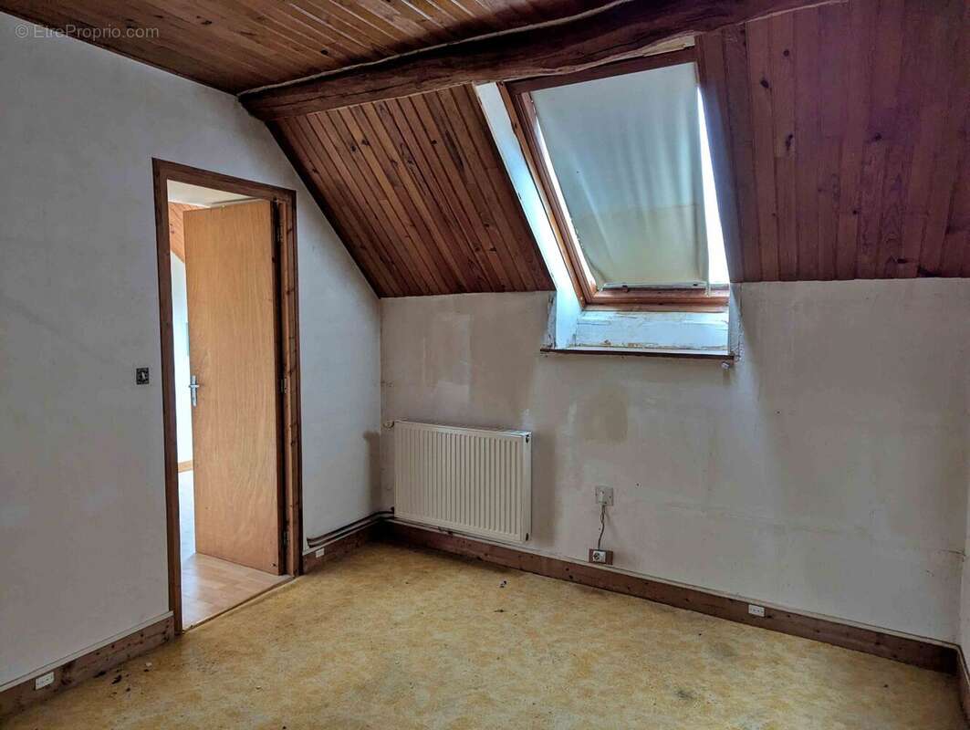 chambre maison à Courson les Carrières - Maison à COURSON-LES-CARRIERES