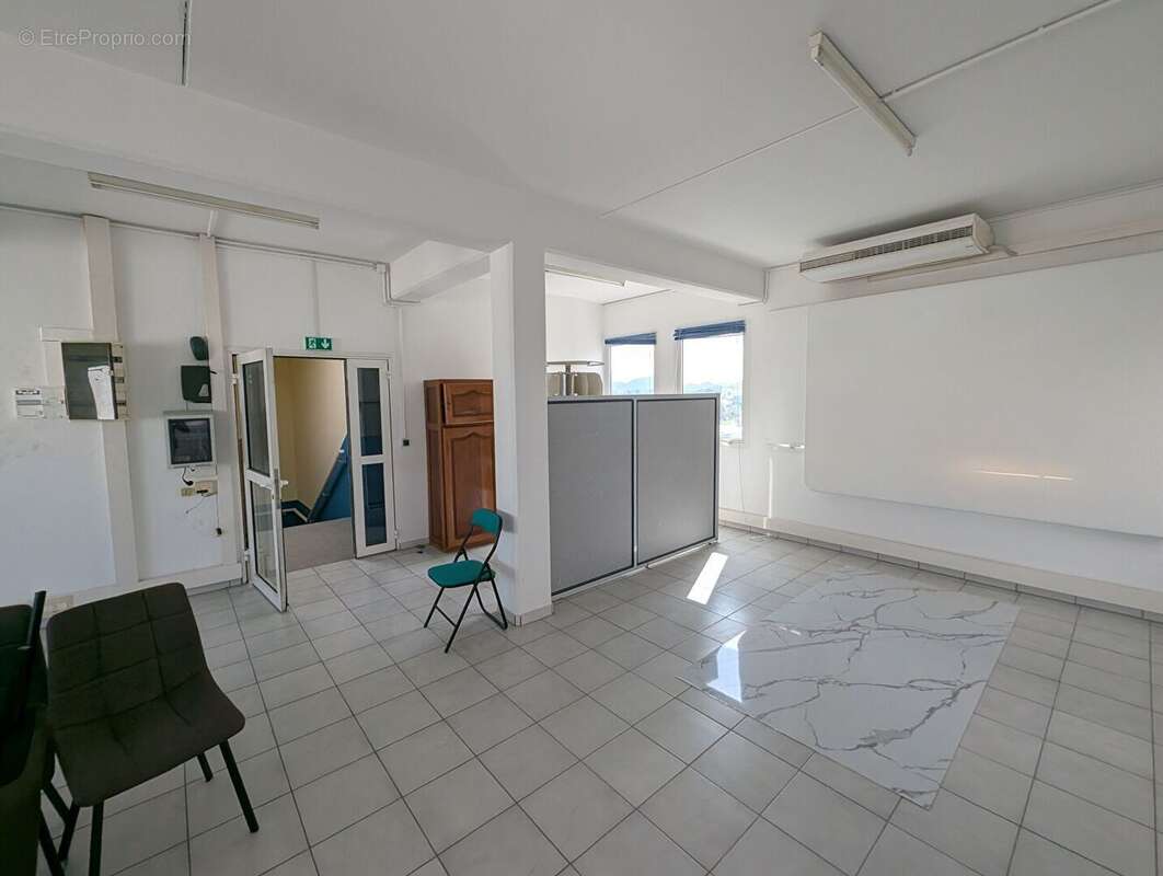 Commerce à FORT-DE-FRANCE