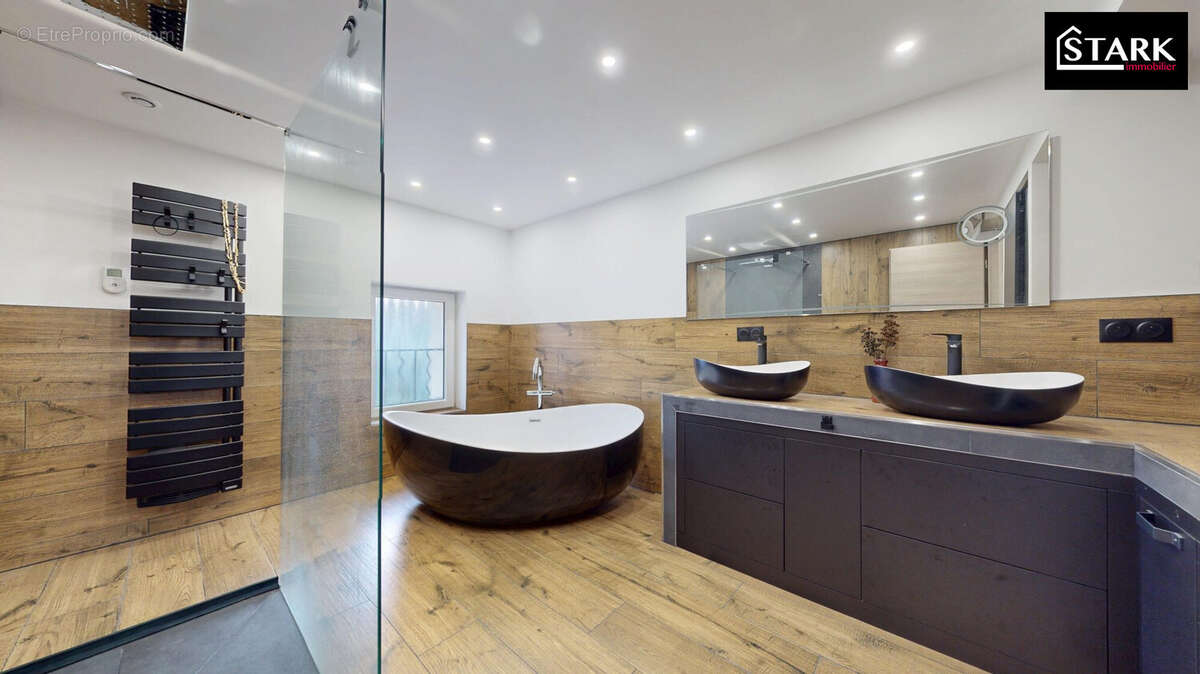 Maison à MONTBOUTON