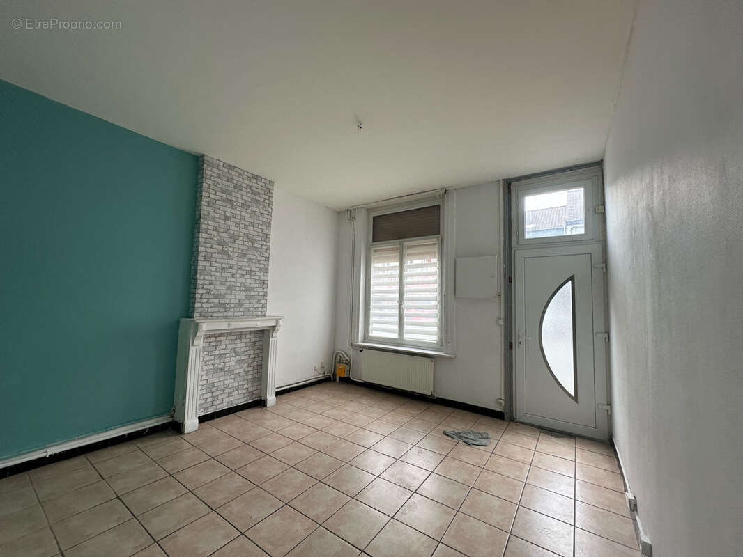 Maison à QUIEVRECHAIN