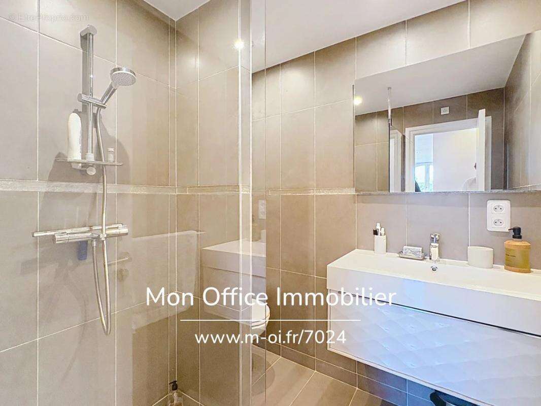 Référence : 7024-les - appartement rénové vue mer & port aux marines de cogolin - photo 14