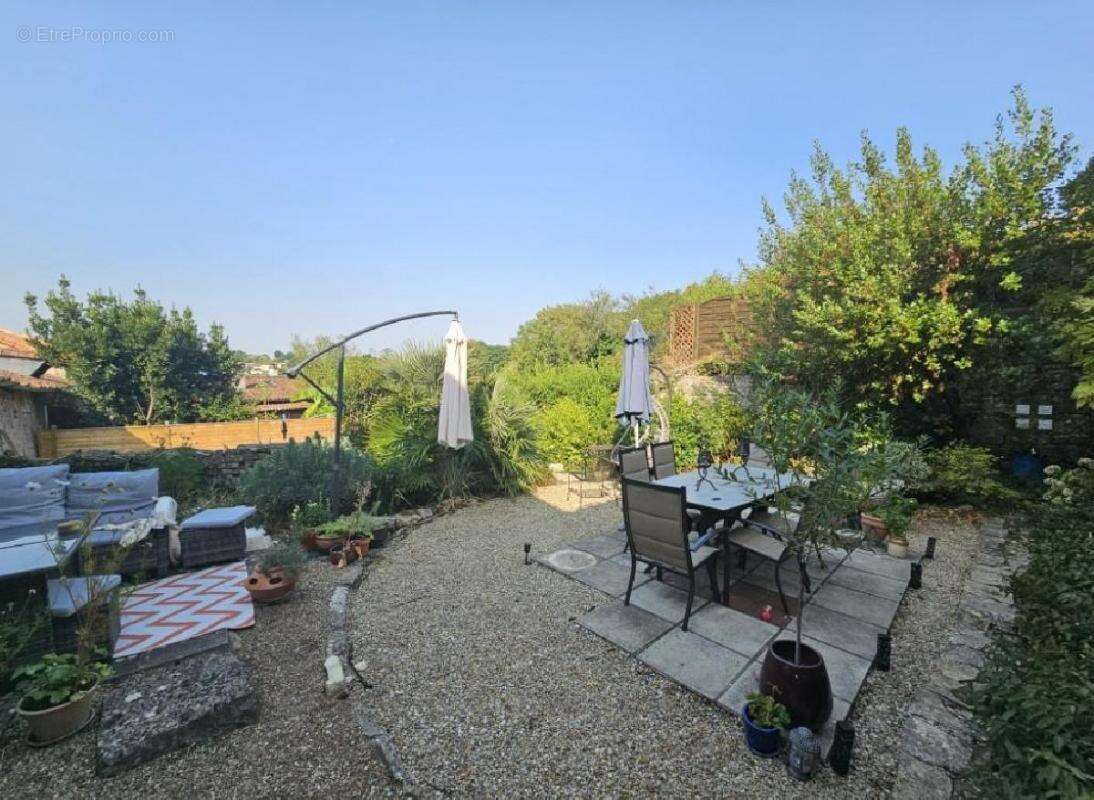 Maison à NANTEUIL-EN-VALLEE