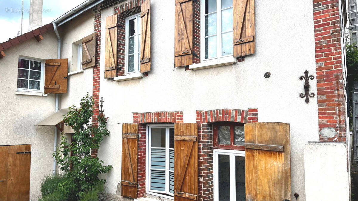 Maison à TOUCY