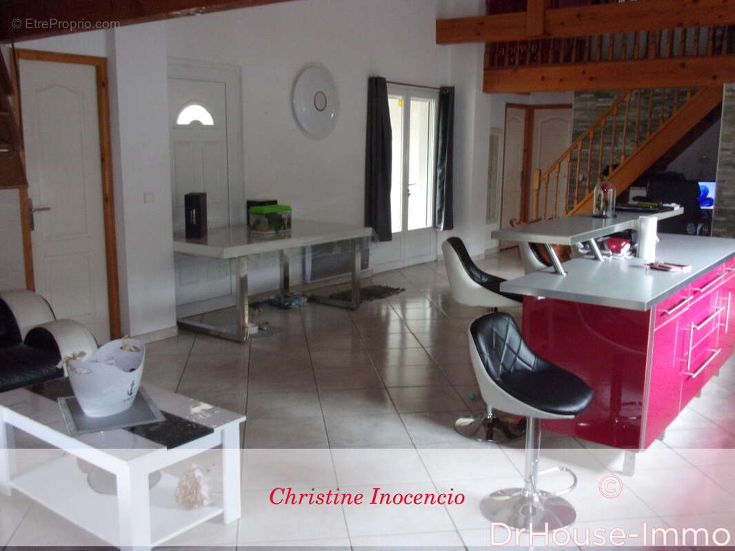Maison 169 m² à Reignac  - photo 10