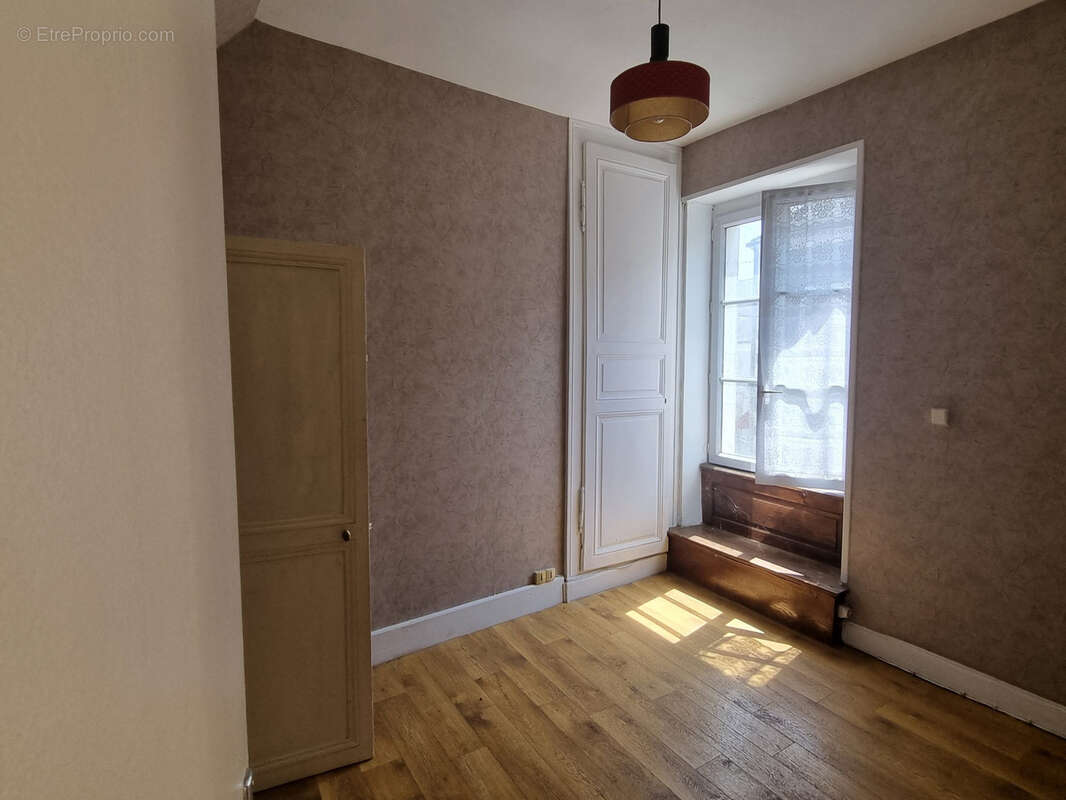 Appartement à NEUVY-SAINT-SEPULCHRE