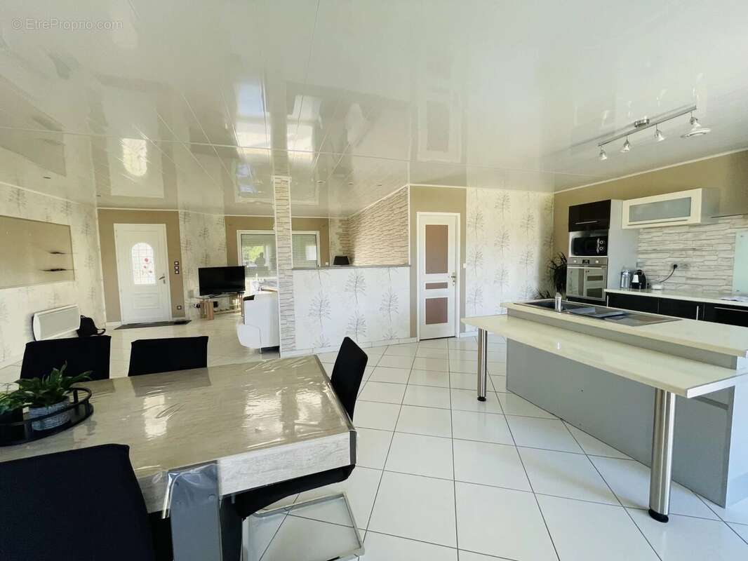 Maison à BARBEZIEUX-SAINT-HILAIRE