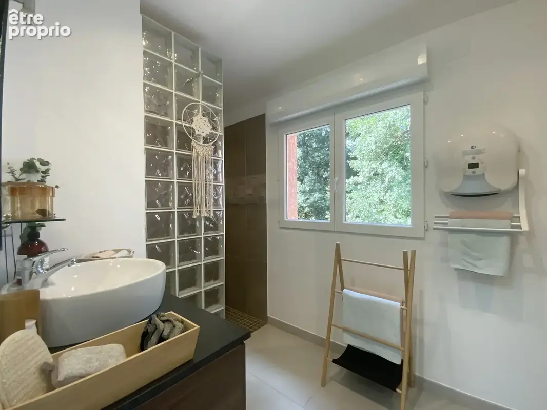 Maison atypique dans un cadre verdoyant avec piscine. - photo 21