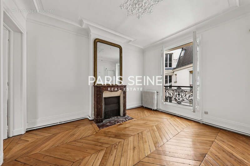 Appartement à PARIS-2E