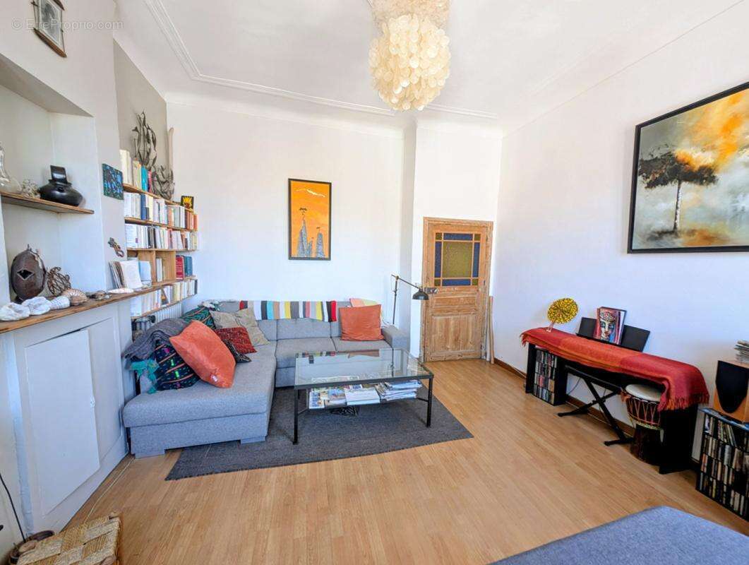 Appartement à MARSEILLE-1E
