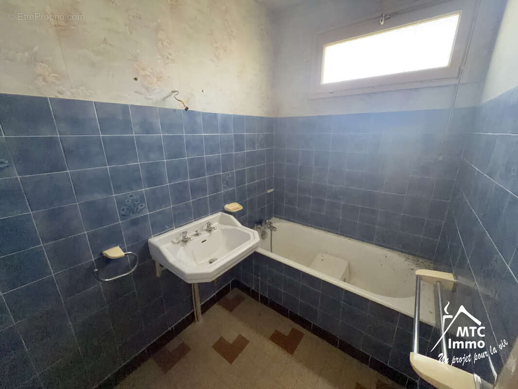 Maison a renover / terrain 518 m2 - photo 6