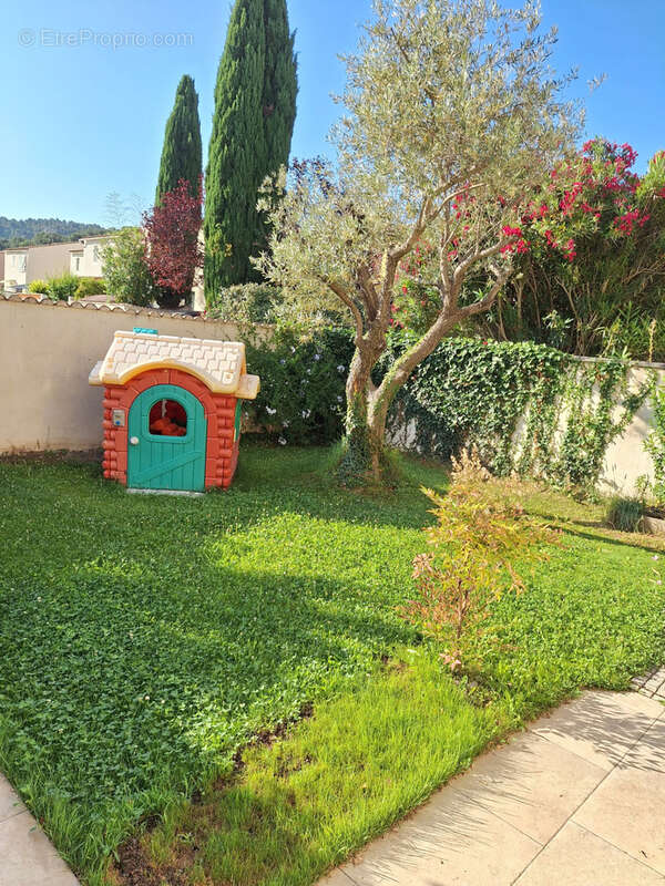 Maison à SIMIANE-COLLONGUE