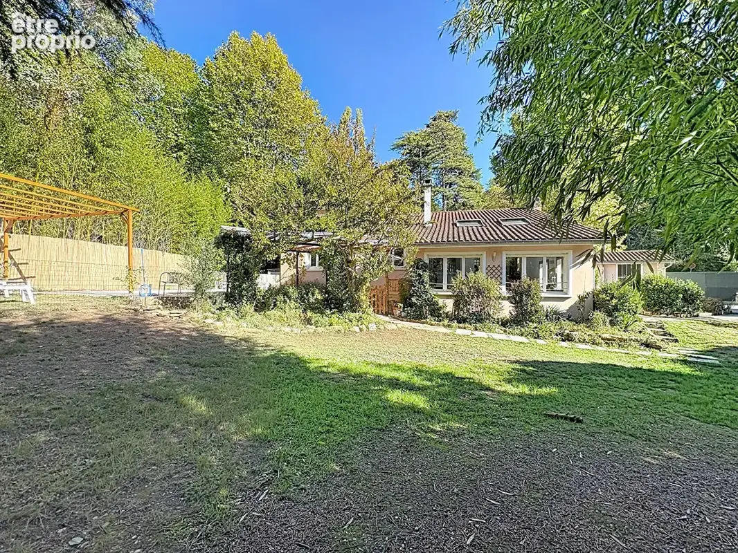 Maison caluire vassieux 157 m² 4 chambres 883 m² de terrrain. - photo 4