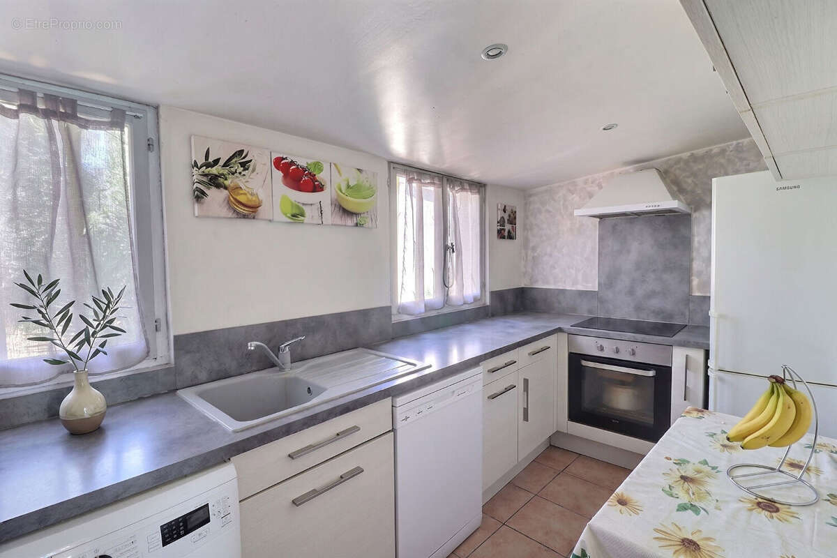 Maison en pierre ! secteur "les routes" toulon ouest 4 pièce(s) 90 m2 - photo 6
