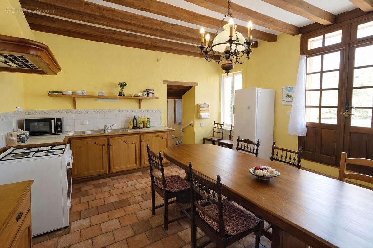 Maison 197 m² à Montreuil-Bellay  - photo 2