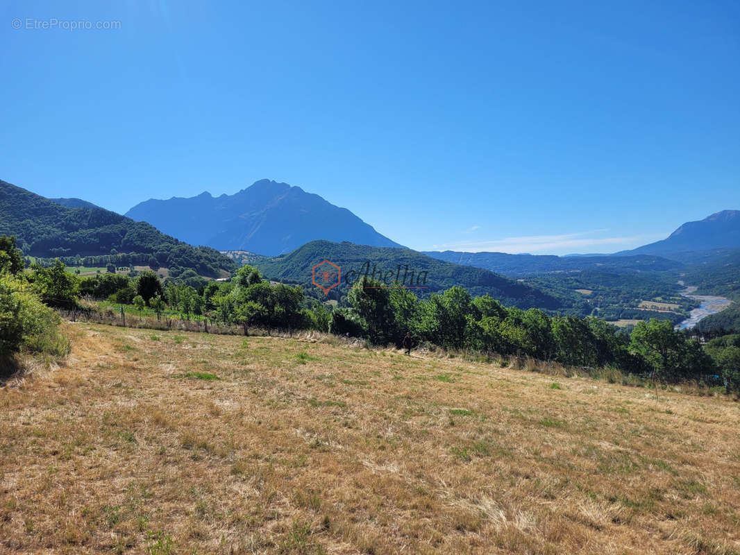 Terrain à ASPRES-LES-CORPS
