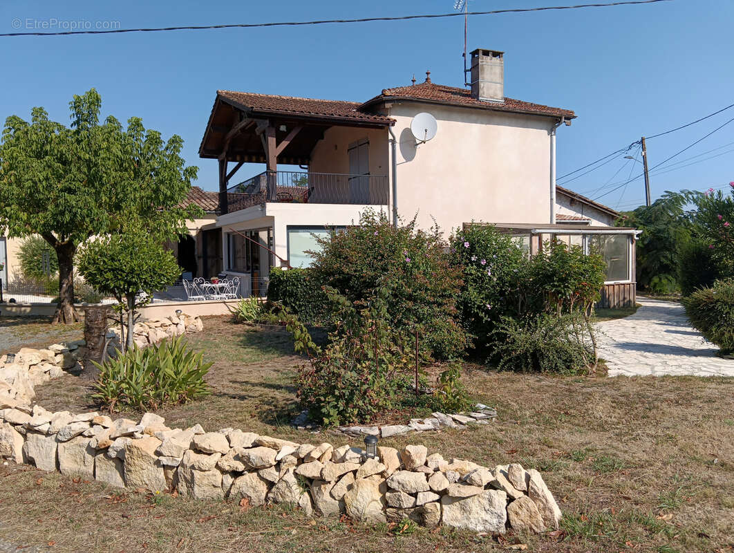 LANGON   Maison familiale rénovée, calme & dépendances sur 1 890 m2 - photo 17