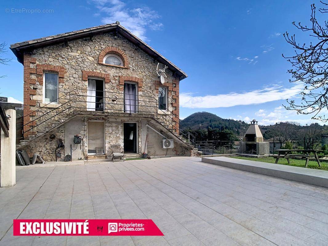 Maison à MOLIERES-CAVAILLAC