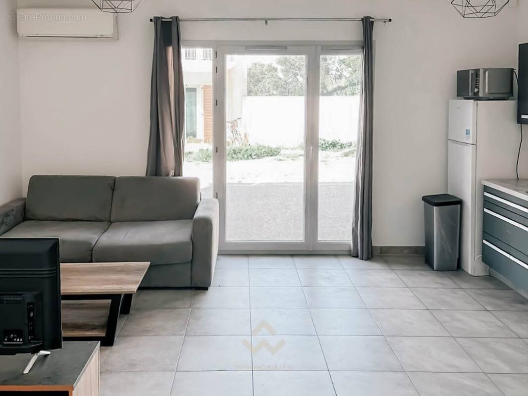 Studio - Pièce de vie - La Garde 83130 - Appartement à LA GARDE