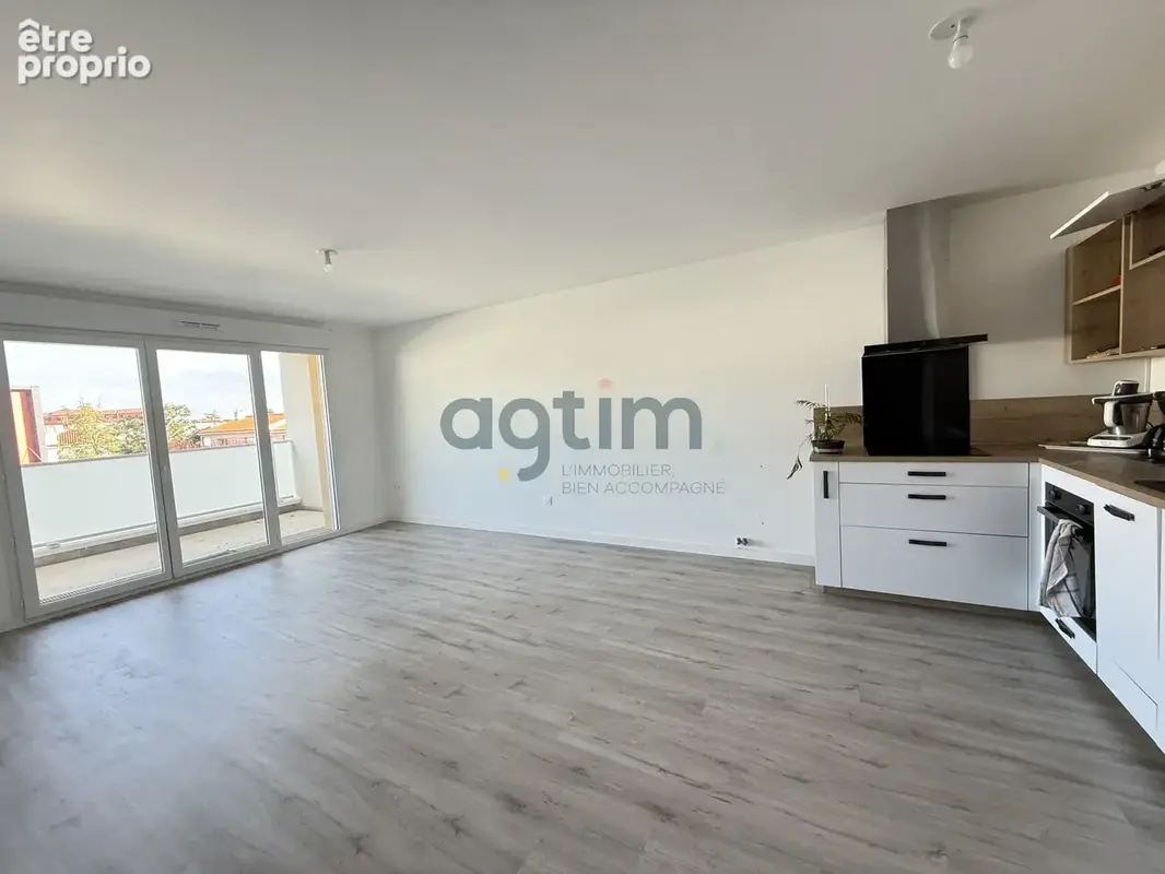 MONTAIGU CENTRE   Appartement T3 avec terrasse et parking - photo 1