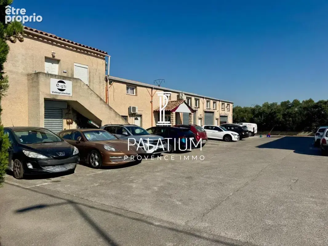 Local commercial de 85 m² avec accès PMR et 2 places – Lançon-Provence - photo 2