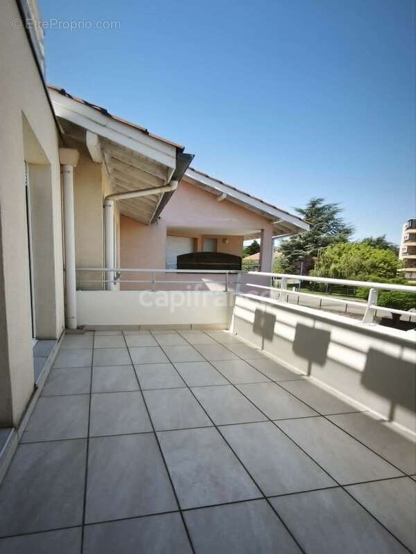 Appartement à RIVES
