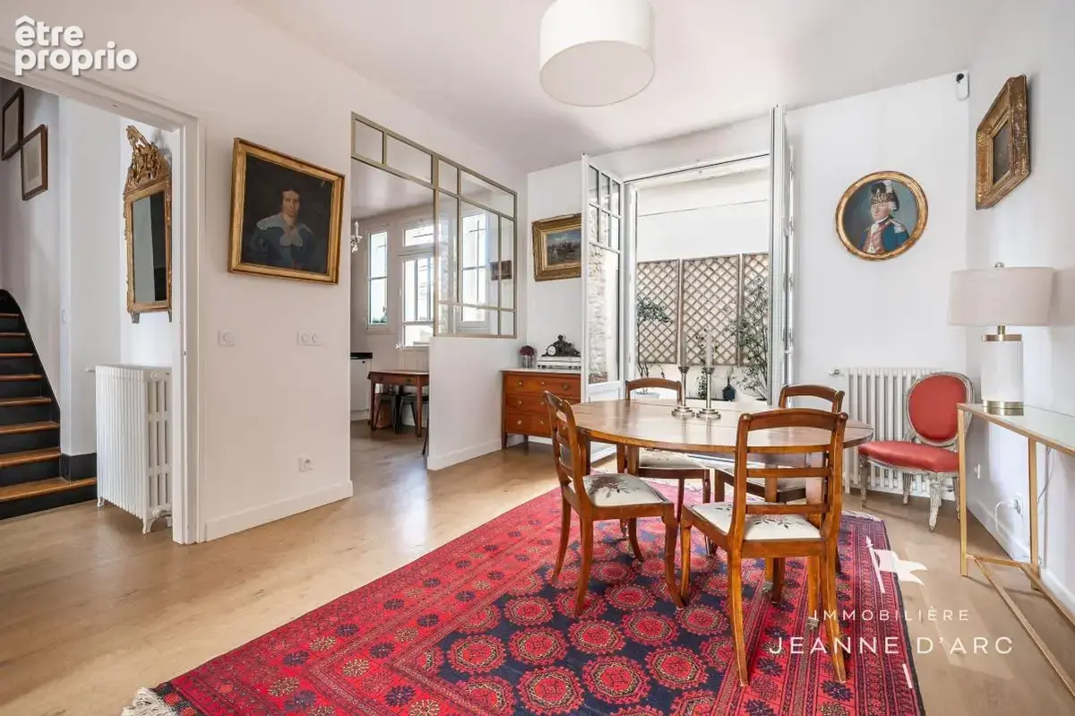 VERSAILLES - RIVE DROITE LES PRéS - Maison de ville 159 m²  - 8 pièces, 4 chambres - Dressing, Salle familiale dans Sous-sol Com - photo 3