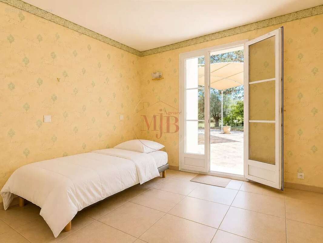 Le Puy-Sainte-Réparade – Maison familiale de 142 m² sur 6 000 m² de terrain boisé avec piscine - photo 13