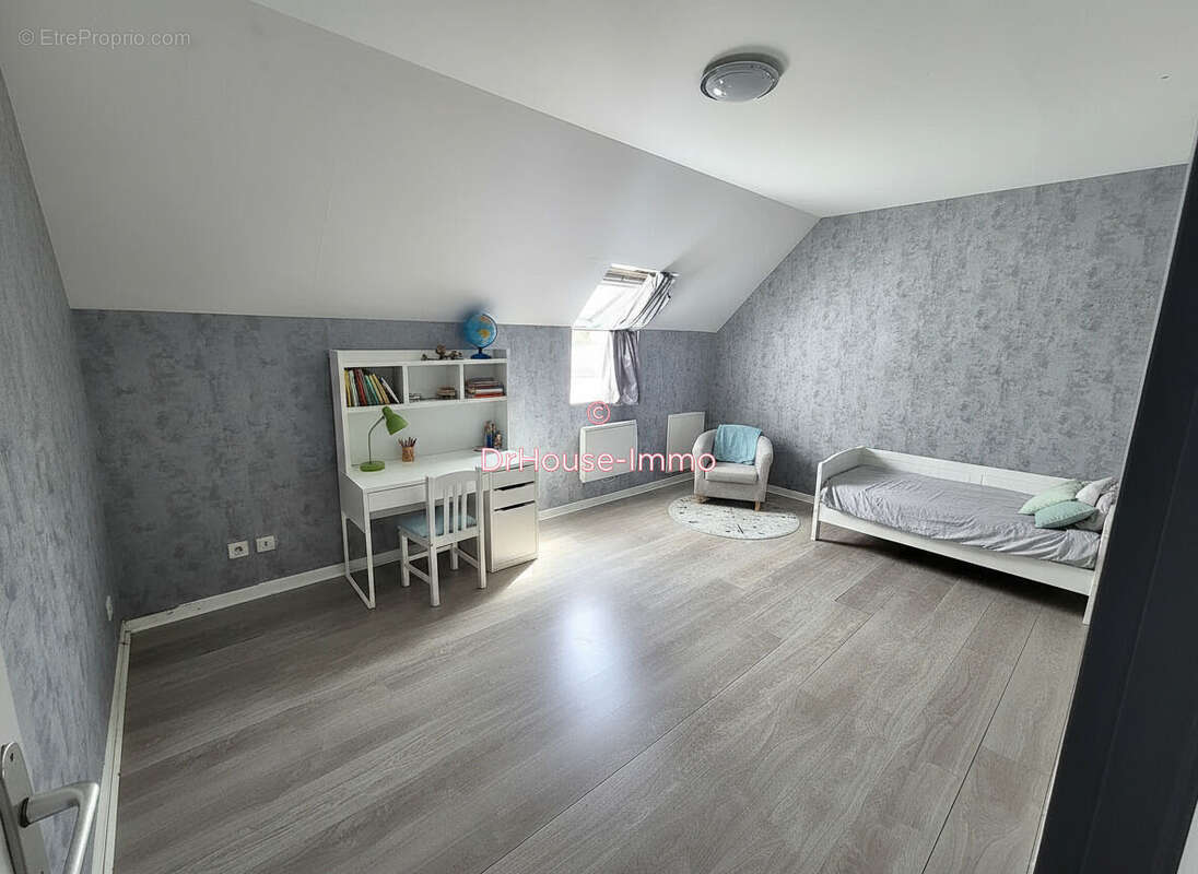 Maison à CRECY-LA-CHAPELLE