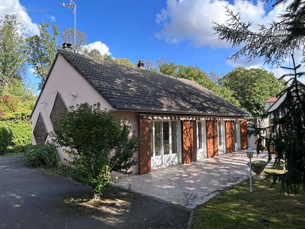 Maison à VARENNES-JARCY