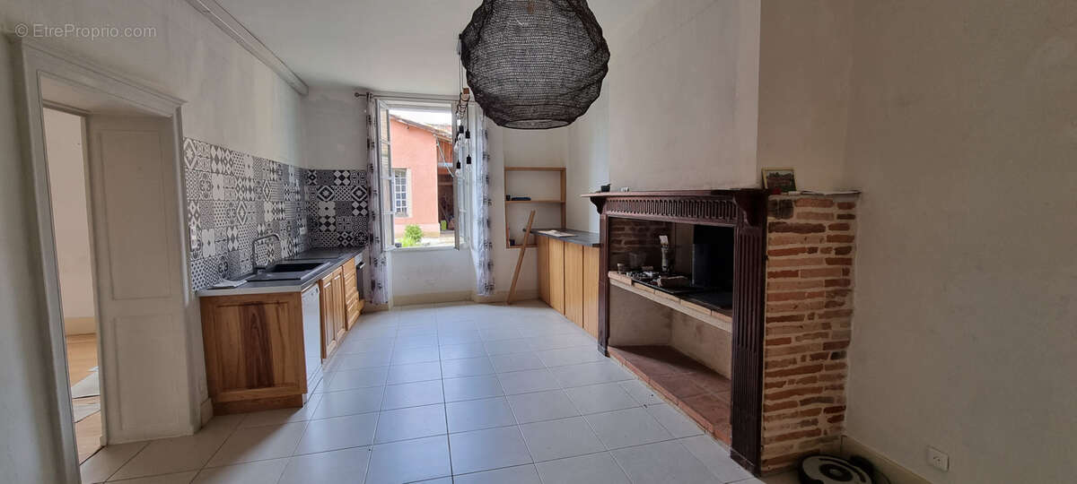 Maison à NEGREPELISSE