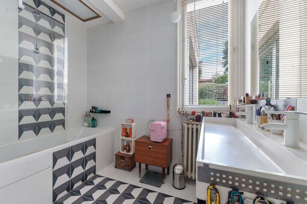 Saint cloud  montretout 92210 - maison 310 m² - 5/6 chambres + 2/3 bureaux  700 m² terrain - parking - photo 15