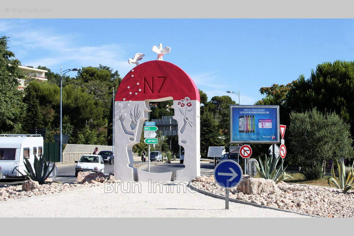 Commerce à VILLENEUVE-LOUBET