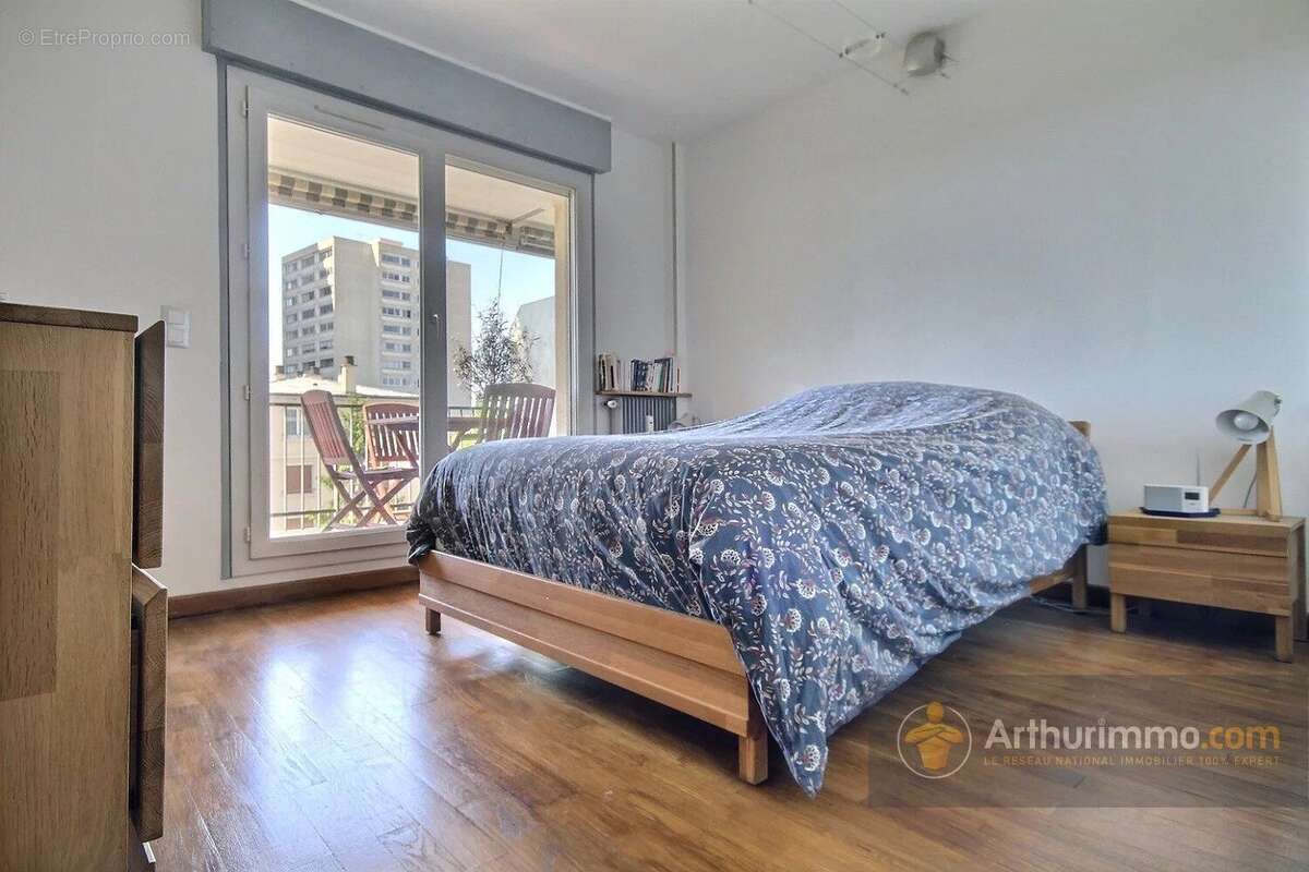 Appartement à CHARENTON-LE-PONT