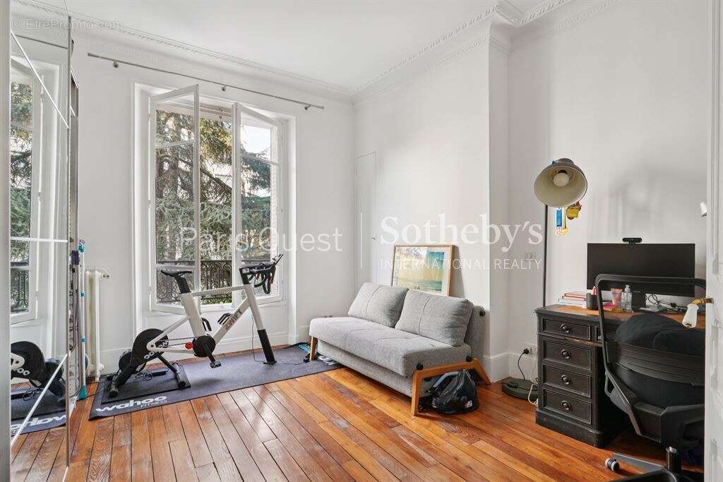 Appartement à NEUILLY-SUR-SEINE